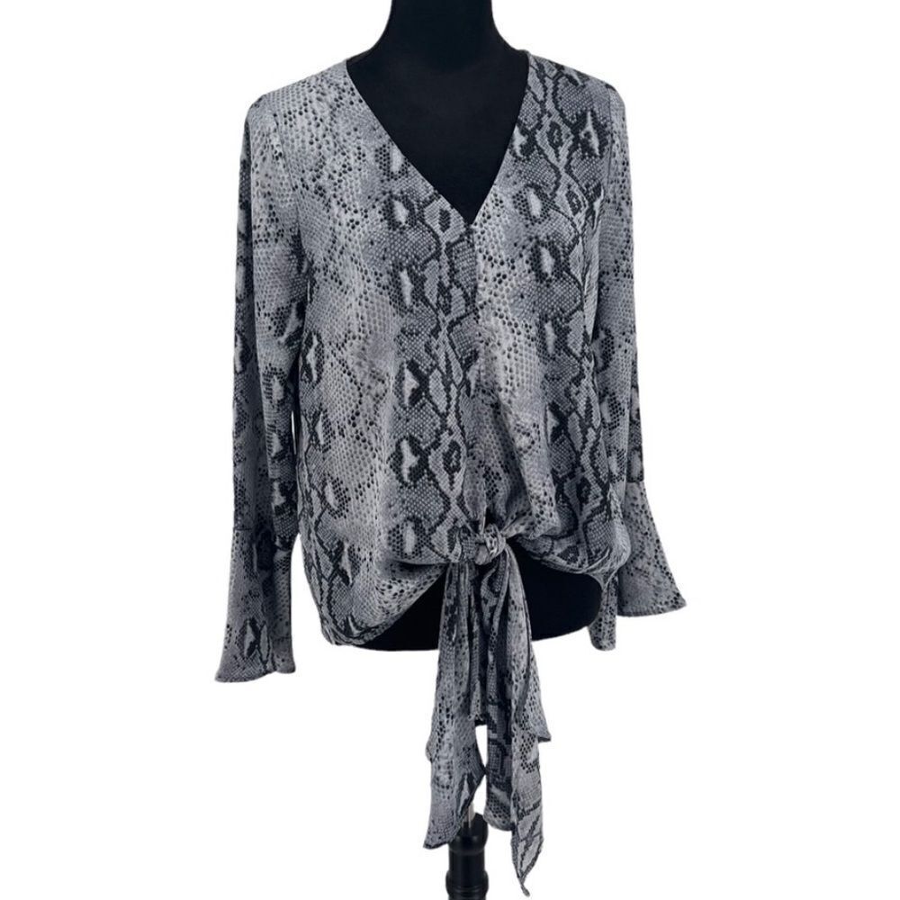 New Entro | Women’s Snake Print Bell Sleeve Top Small